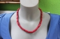 Preview: Holzkette im Surfer-Stil, fuchsia, rot, elastisch, 23 cm