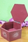 Preview: Verzierte Holzbox mit Klappdeckel, braun, sechseckig, handbemalt, 19 cm