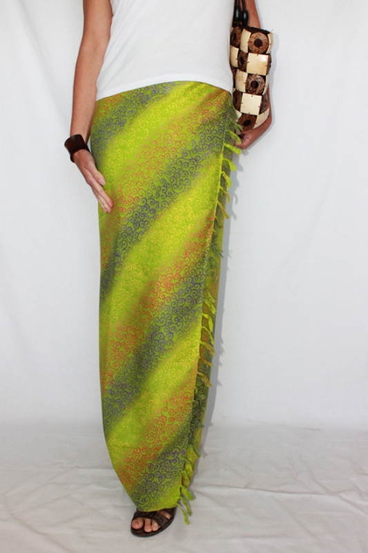 Farbenfroher Sarong grün mit Blütenmotiv 160 x 120 cm