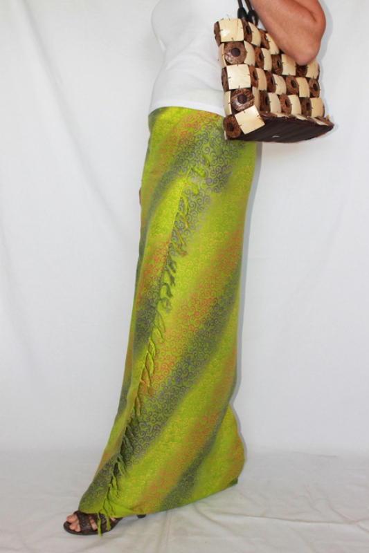 Farbenfroher Sarong grün mit Blütenmotiv 160 x 120 cm