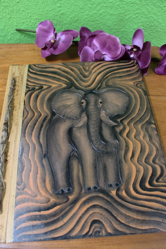 Hübsches Notiz-, Tage- oder Gästebuch "Elefant" mit Holzcover