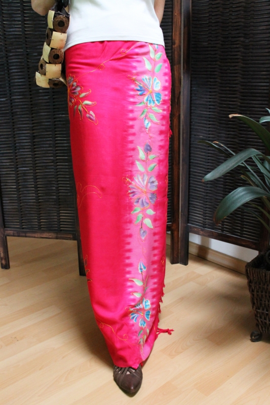 Edler Sarong rosa, pink mit Blütenmotiv bestickt 160 x 120 cm
