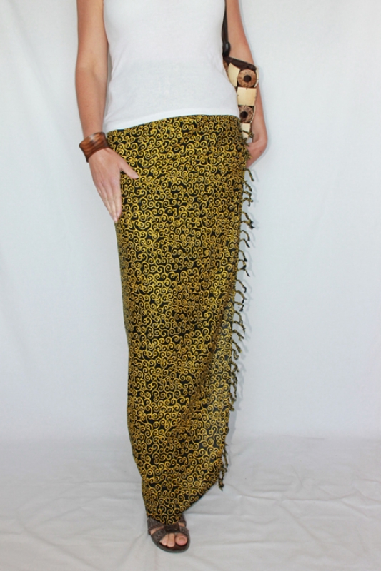 Farbenfroher Sarong gelb schwarz mit Blütenmotiv 160 x 120 cm