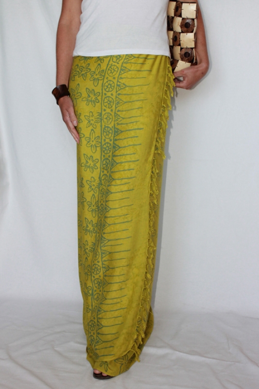 Farbenfroher Sarong grün mit Blütenmotiv 160 x 120 cm