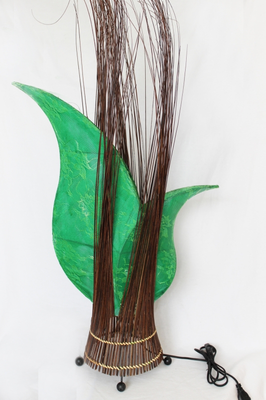 Hübsche Tischlampe Spitze mit Zweigen grün 70 cm