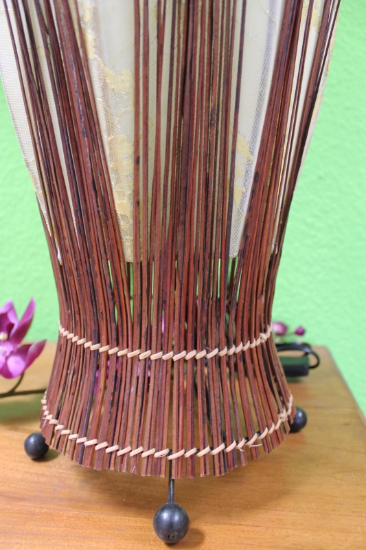 Hübsche Tischlampe mit Spitze und Bambus creme gold 100cm