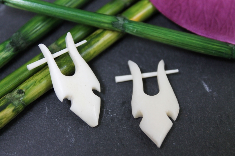 Paar Knochen Ohrringe Kreolen Creolen spitz aus Büffelknochen Bone 25mm