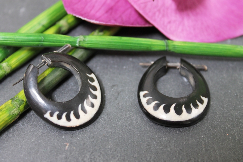 Horn-Ohrringe mit Flammen-Motiv Ethno 25mm