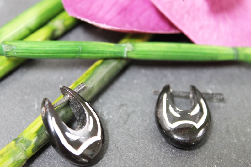 Horn-Kreolen oval mit Motiv Ethno 20mm