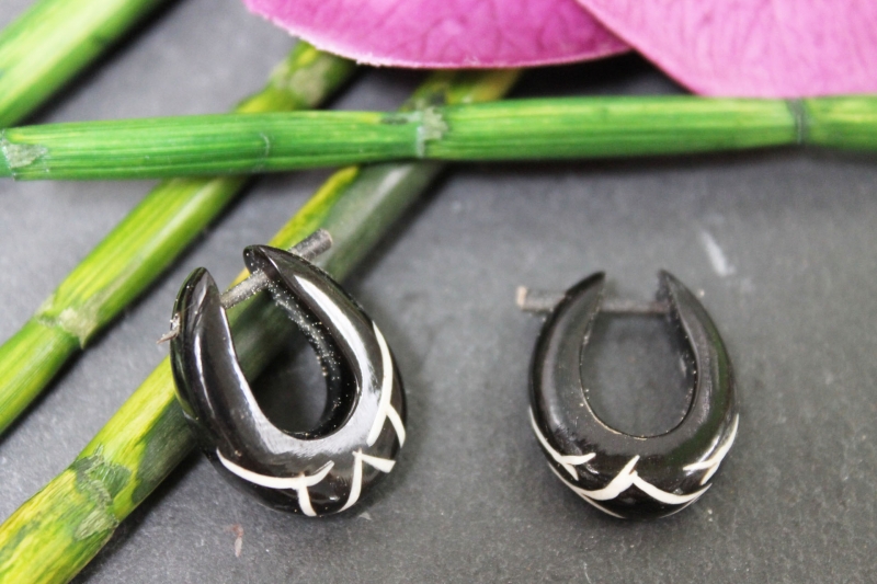 Horn-Kreolen oval mit Motiv Ethno 20mm