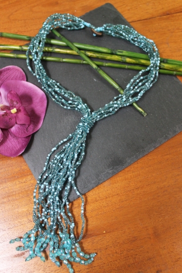Statement-Kette mit Zierperlen, hellblau 37 cm