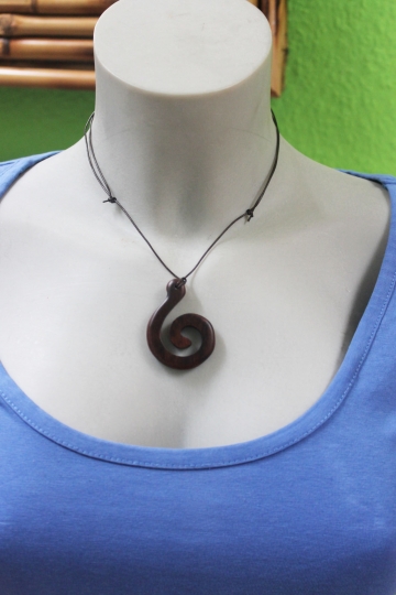 Holzkette mit Anhänger in Spiralform, Lederband, 26-40cm