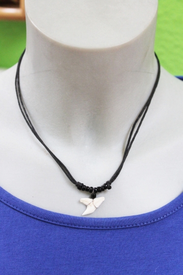 Haizahn-Kette mit Zierperlen, 27-40cm