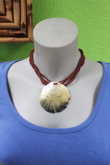 Muschelkette mit Perlmutt-Anhänger und Zierperlen, 25 cm