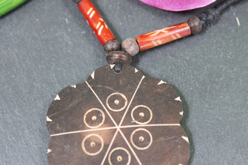 Holzkette mit Anhänger aus Kokosnuss, Lederband, 26-38 cm