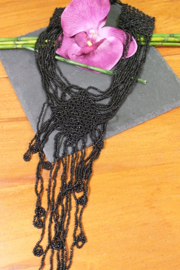 Statement-Kette mit Zierperlen, schwarz 47 cm