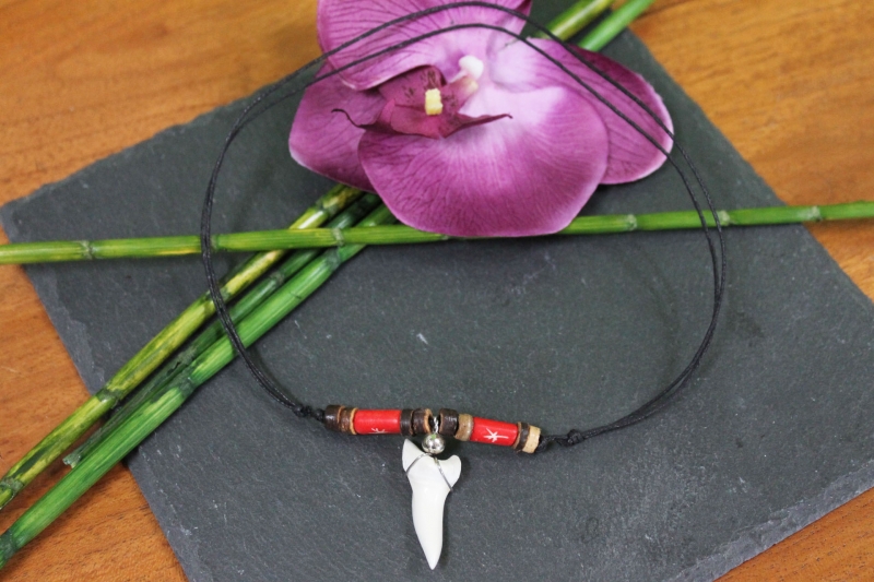 Haizahn-Kette mit Kokosnuss und Holzperlen, 27-40cm