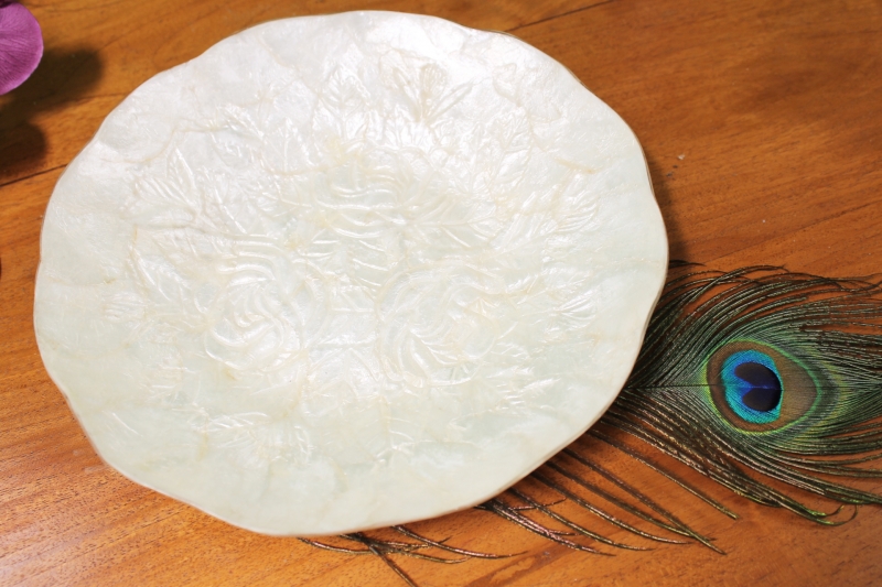 Zarte Dekoschale aus Perlmutt, mit Rosenmotiv - 25 cm