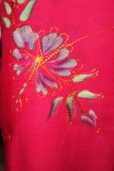 Edler Sarong rosa, pink mit Blütenmotiv bestickt 160 x 120 cm