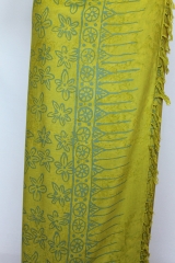 Farbenfroher Sarong grün mit Blütenmotiv 160 x 120 cm