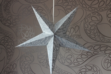 Hübscher Leuchtstern weiß 44 cm