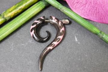 Fake Piercing Spirale Haken mit Koralle-Inlay rosa pink aus Horn mit Edelstahl-Schraubverschluss