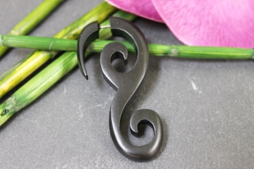 Fake Spirale Tribal Piercing aus Eisen-Holz Iron Wood mit Edelstahl-Steckverschluss