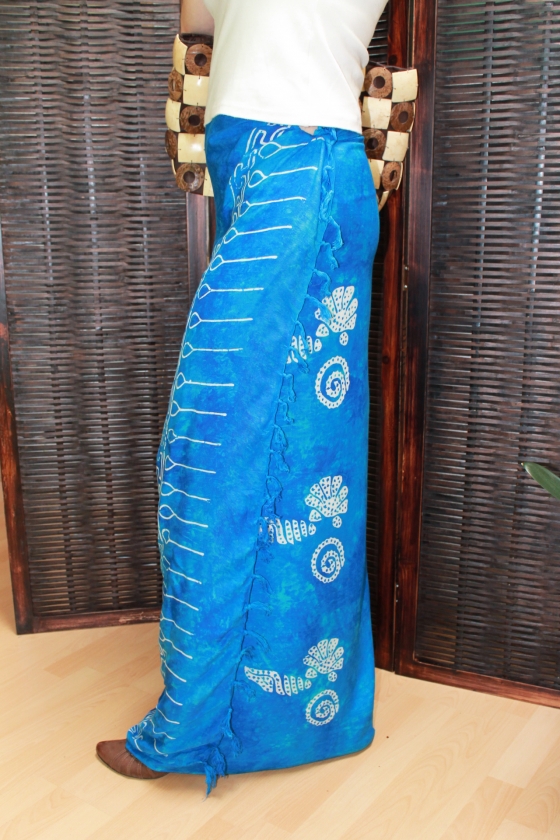 Farbenfroher Sarong blau mit Muschelmotiv 160 x 120 cm