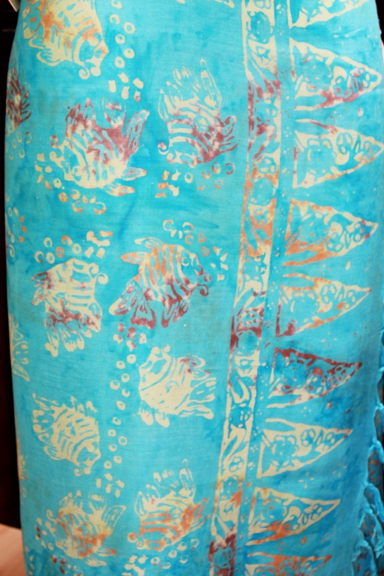 Farbenfroher Sarong türkis mit Fischmotiv 160 x 120 cm