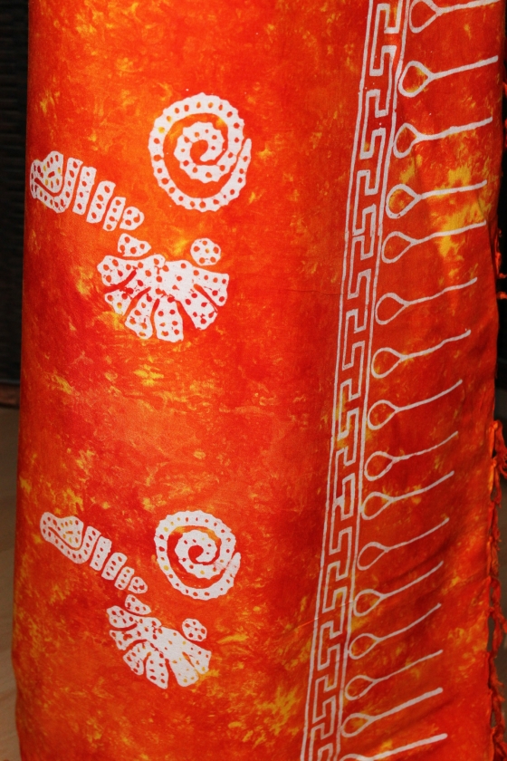 Farbenfroher Sarong orange mit Muschelmotiv 160 x 120 cm
