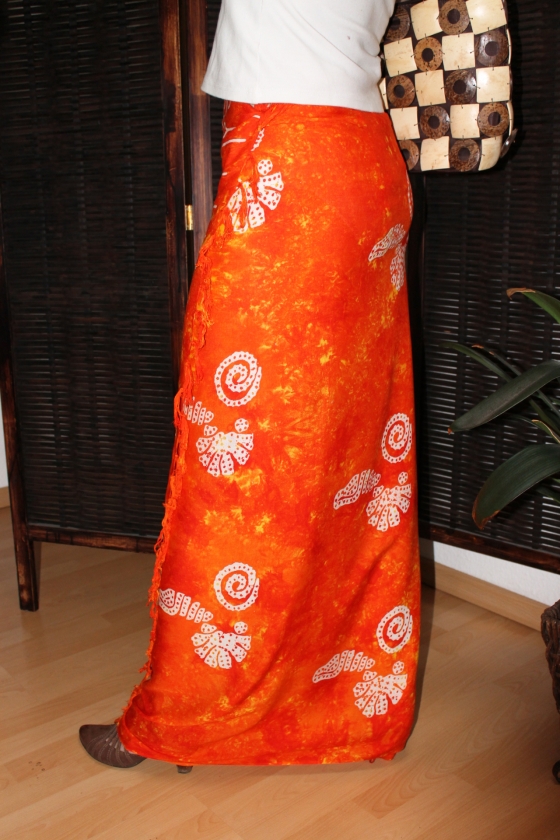 Farbenfroher Sarong orange mit Muschelmotiv 160 x 120 cm
