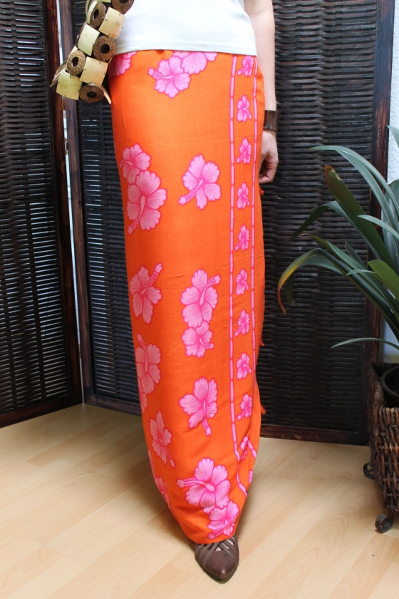 Farbenfroher Sarong orange, pink mit Blütenmotiv 160 x 120 cm