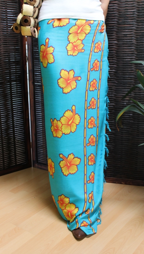 Farbenfroher Sarong blau, gelb, rosa, pink mit Blütenmotiv 160 x 120 cm