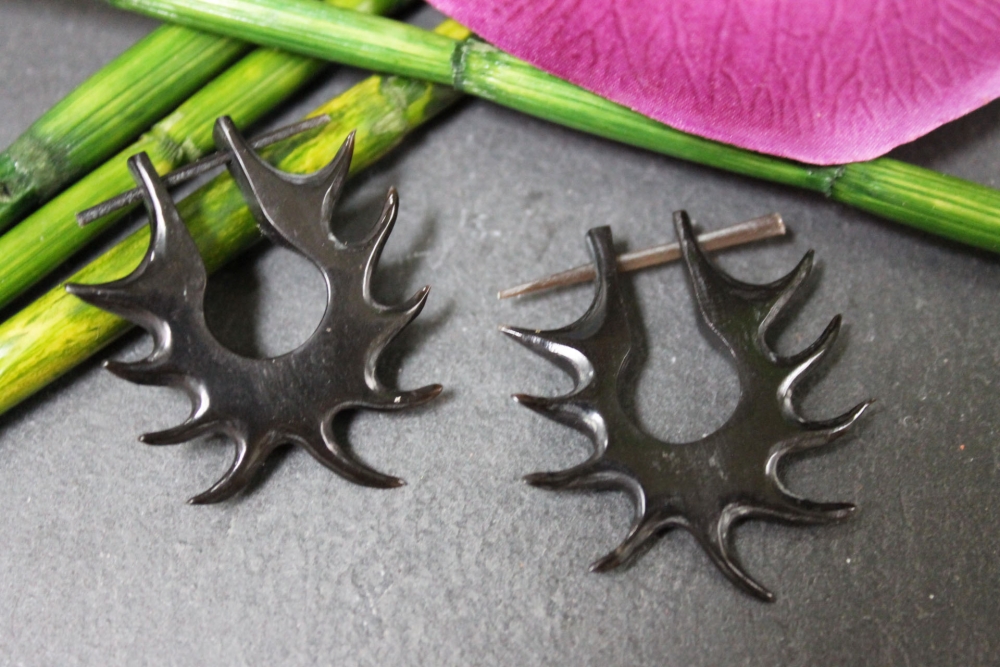 Horn-Ohrringe mit Stacheloptik 30mm