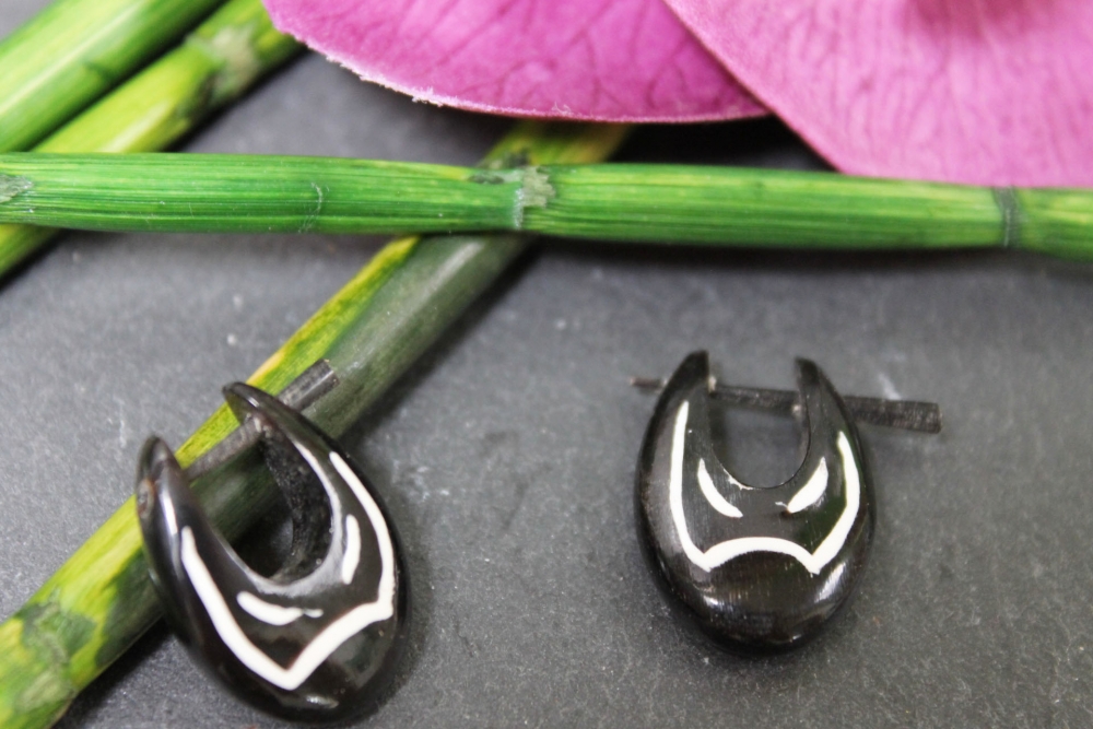Horn-Kreolen oval mit Motiv Ethno 20mm