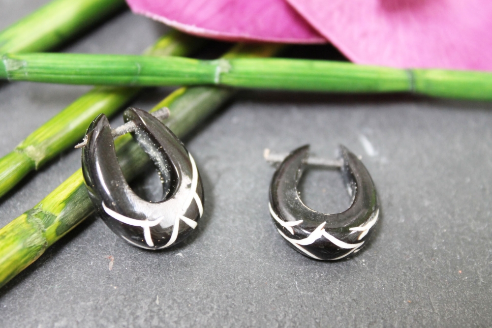 Horn-Kreolen oval mit Motiv Ethno 20mm