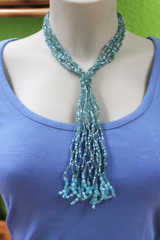 Statement-Kette mit Zierperlen, hellblau 37 cm