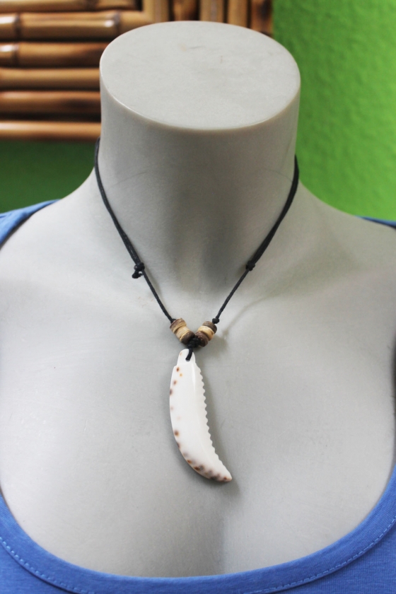 Muschelkette mit Leopardmuschel-Anhänger, Lederband, 26-40cm