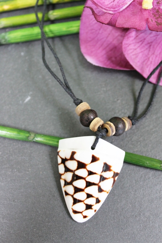 Muschelkette mit Leopardmuschel-Anhänger, Lederband, 26-40cm
