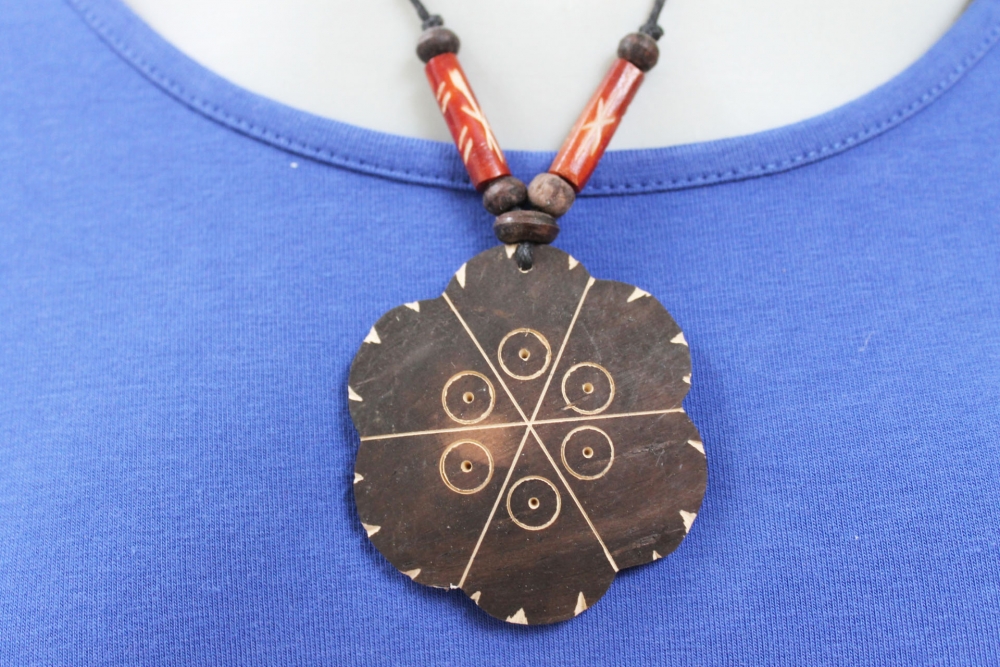 Holzkette mit Anhänger aus Kokosnuss, Lederband, 26-38 cm