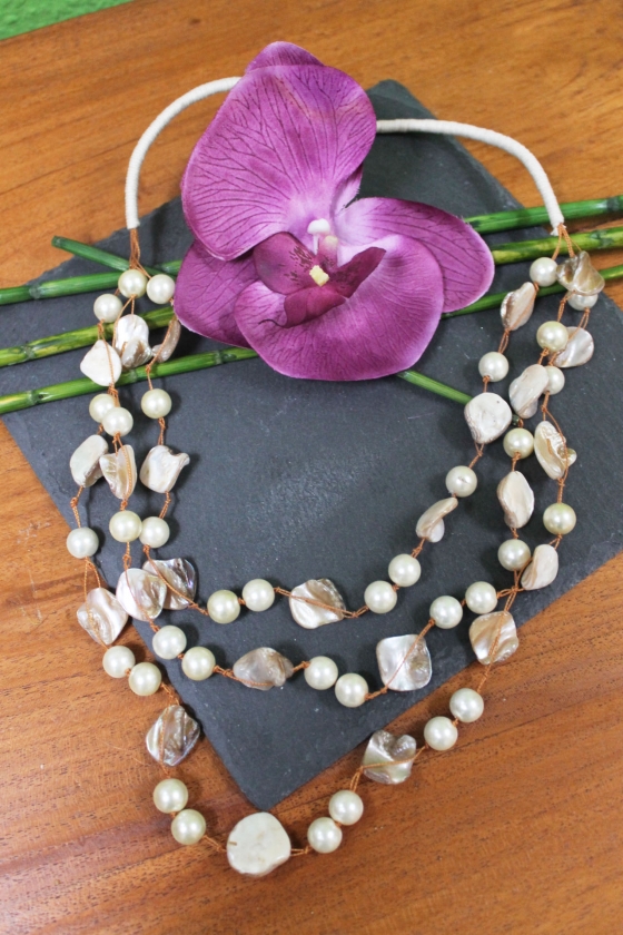 Muschelkette mit Zierperlen und Perlmutt, 3-reihig, natur 33 cm