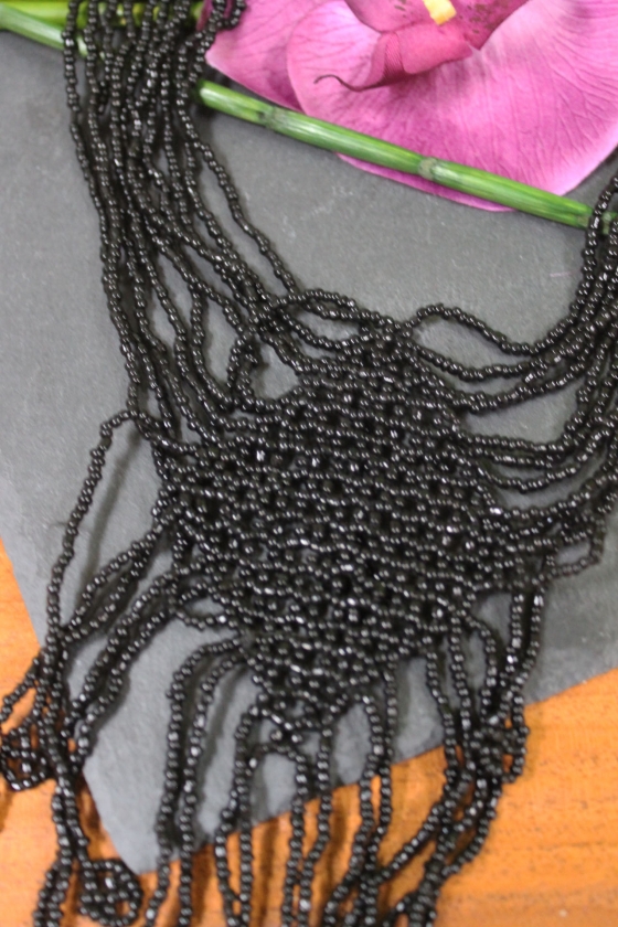 Statement-Kette mit Zierperlen, schwarz 47 cm