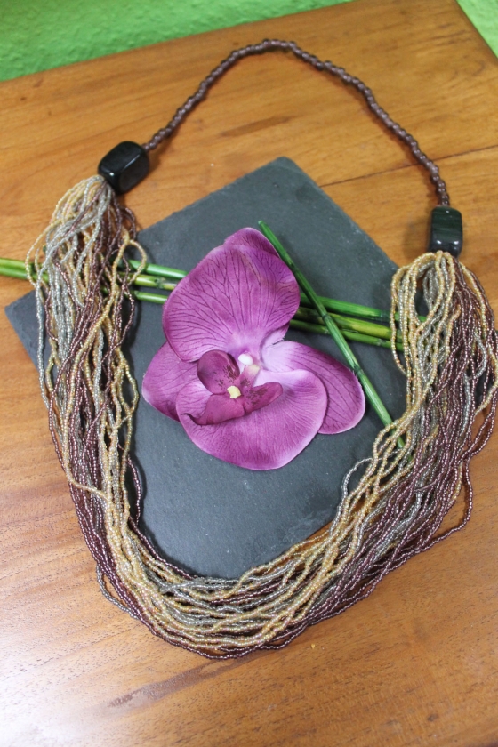 Statement-Kette mit Zierperlen, braun 47 cm