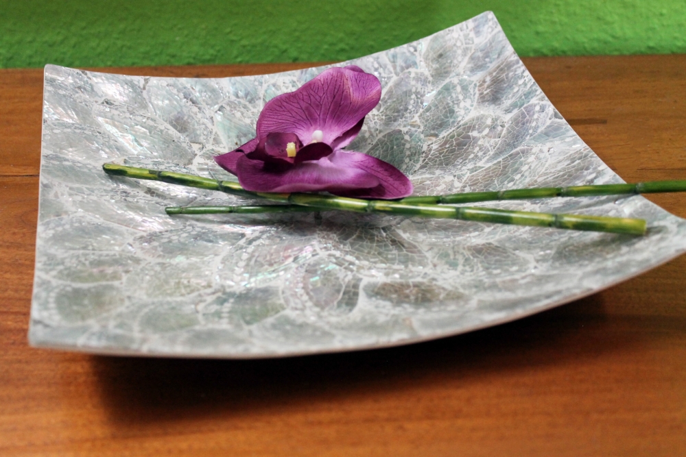 Zarte Dekoschale aus Perlmutt quadratisch - 23 cm