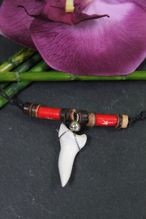 Haizahn-Kette mit Kokosnuss und Holzperlen, 27-40cm