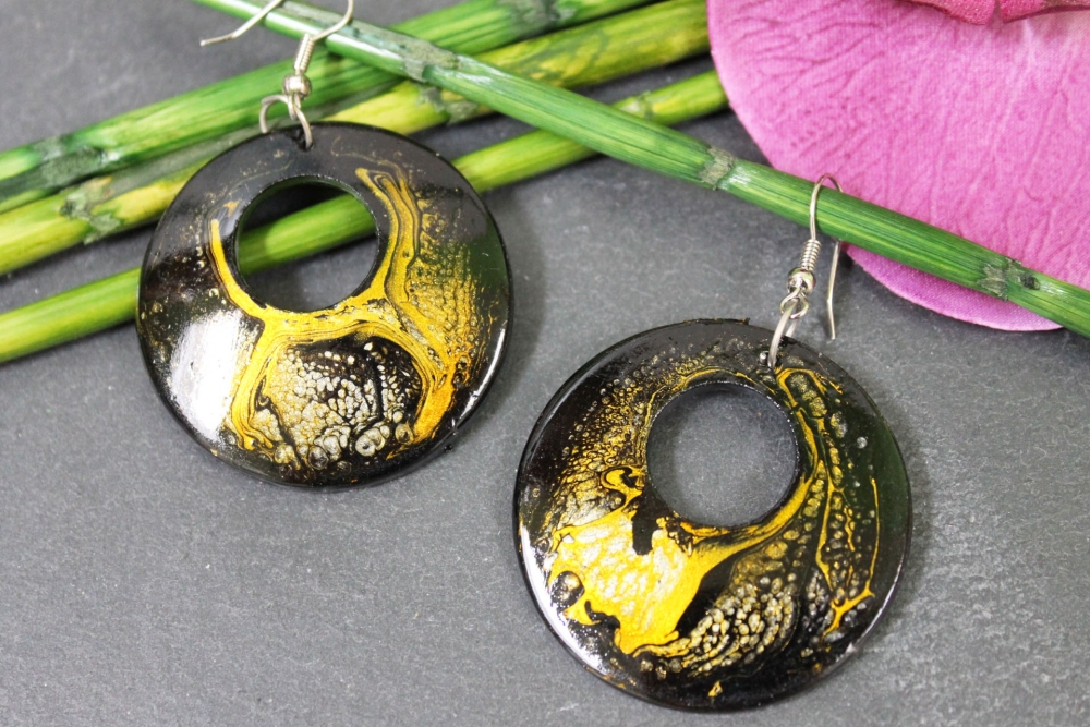 Holz-Ohrringe Ohrhänger aus Holz Ethno mit Aquarelloptik schwarz, gelb 40mm