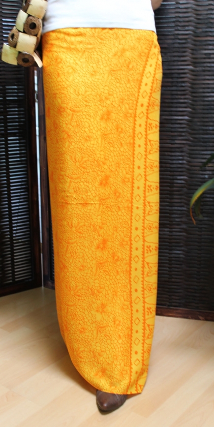 Farbenfroher Sarong gelb, rot mit Blütenmotiv 160 x 120 cm