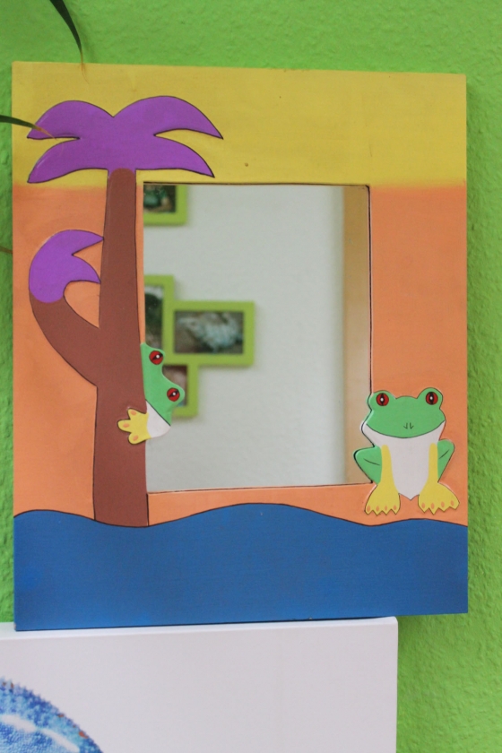 Hübscher Kinderspiegel "Frosch" 40cm x 33cm